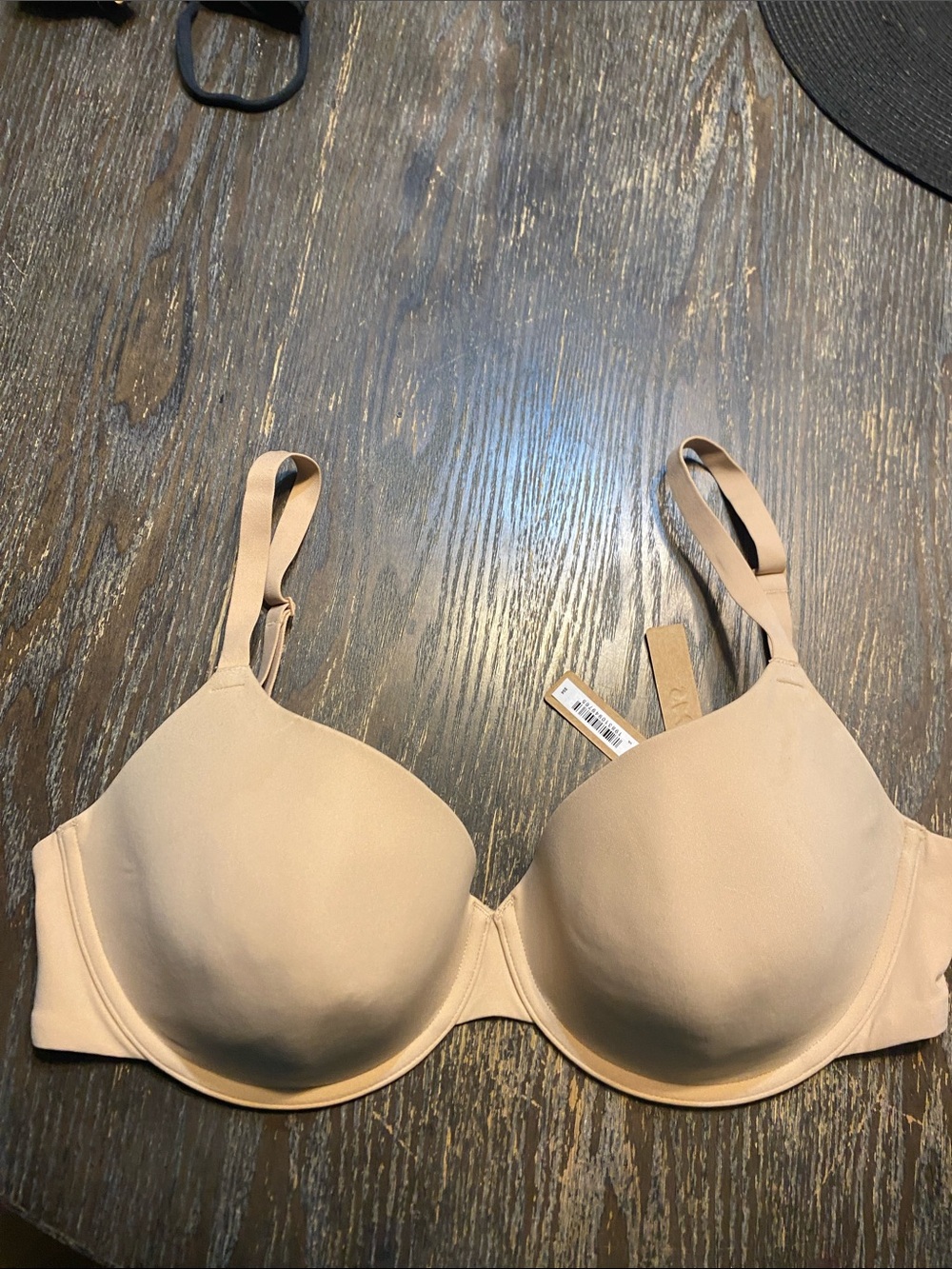 SKIMS Fits everybody clay 36DDD NWT T-Shirt Bra creases pads also got wet stains